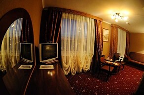 Mir Hotel In Rovno