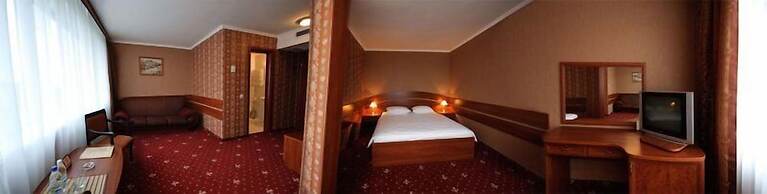 Mir Hotel In Rovno