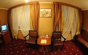Mir Hotel In Rovno