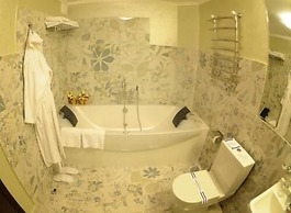 Mir Hotel In Rovno