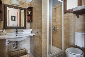 Faros Suites - Adults Only