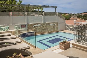 Faros Suites - Adults Only