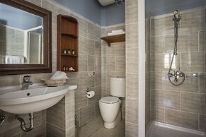 Faros Suites - Adults Only