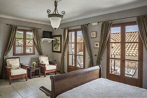 Faros Suites - Adults Only