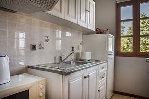 Faros Suites - Adults Only