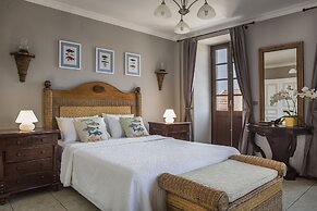 Faros Suites - Adults Only