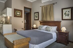 Faros Suites - Adults Only