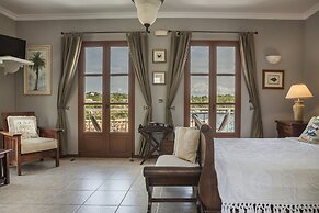 Faros Suites - Adults Only