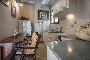 Faros Suites - Adults Only