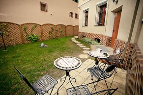 Akira Bed & Breakfast