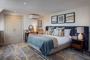 White Horses by Everly Hotels Collection
