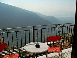 Aiolos Hotel