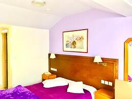 Aiolos Hotel