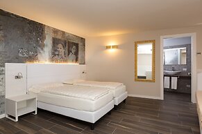 PACE 1954 Hotel