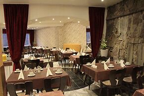 Hotel Holl