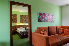 Max Inn Hotel