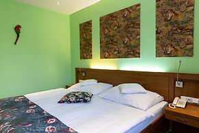 Max Inn Hotel