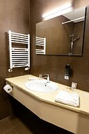 Max Inn Hotel