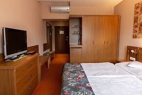 Max Inn Hotel