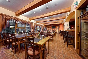 Max Inn Hotel