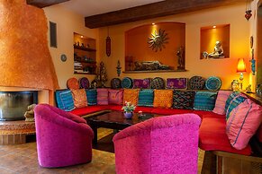 Max Inn Hotel