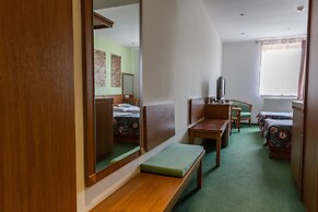 Max Inn Hotel