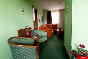 Max Inn Hotel