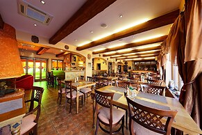 Max Inn Hotel