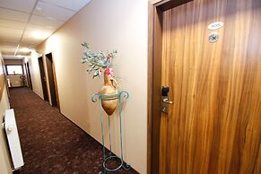 Max Inn Hotel