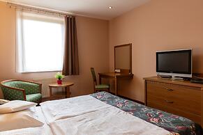 Max Inn Hotel