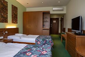 Max Inn Hotel
