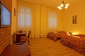 Enjoy Inn