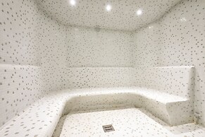 Melpo Antia Hotel & Suites