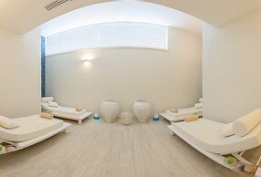 Melpo Antia Hotel & Suites