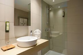 Melpo Antia Hotel & Suites