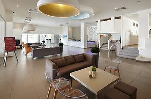 Melpo Antia Hotel & Suites