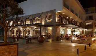 Melpo Antia Hotel & Suites