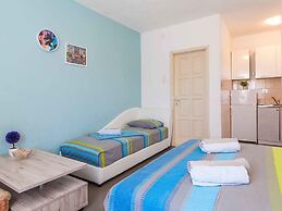 Maki Apartments