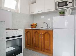 Maki Apartments