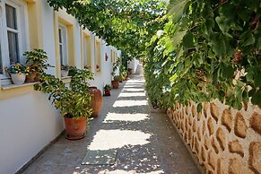 Laza Beach Inn