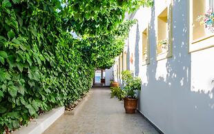 Laza Beach Inn