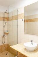 Laza Beach Inn