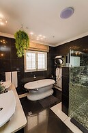 SW1 Lodge