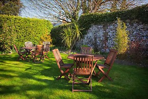 The White Cliffs Hotel