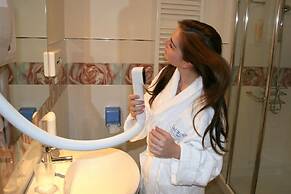 Aparthotel Lacroma