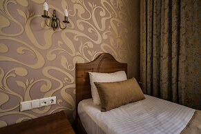 Atrium Hotel