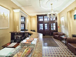 Atrium Hotel
