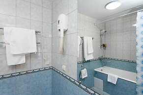 Amaks Premier Hotel