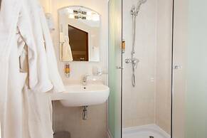 Amaks Premier Hotel