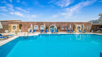 Golden Bay Hotel